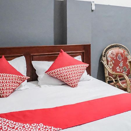 Oyo 93117 Penginapan Tiga Dara Jayapura Exterior foto