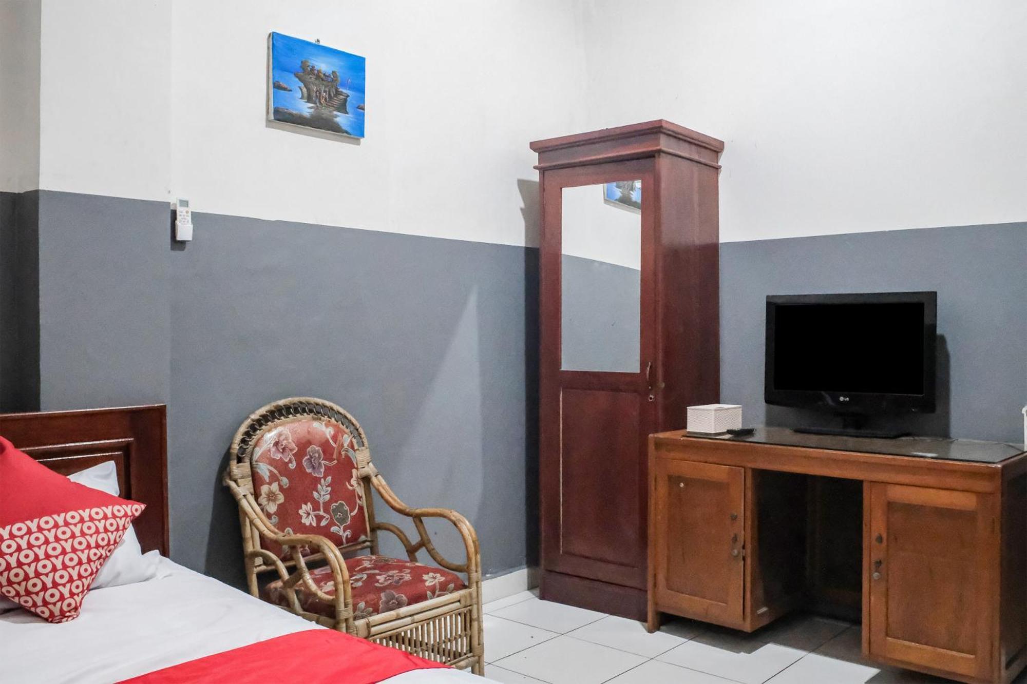 Oyo 93117 Penginapan Tiga Dara Jayapura Exterior foto