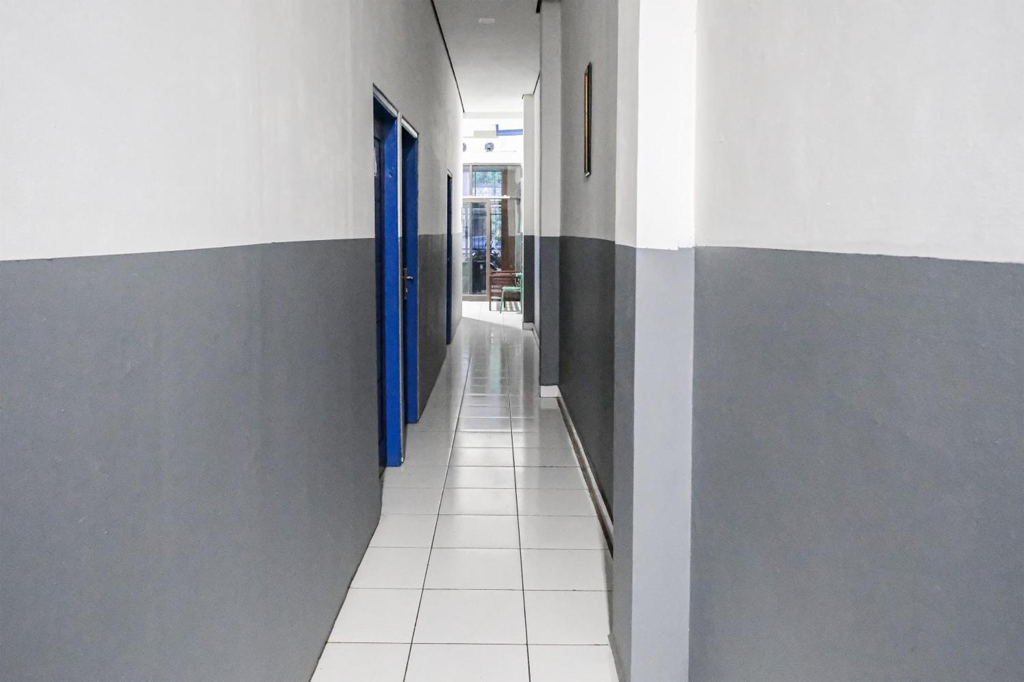 Oyo 93117 Penginapan Tiga Dara Jayapura Exterior foto