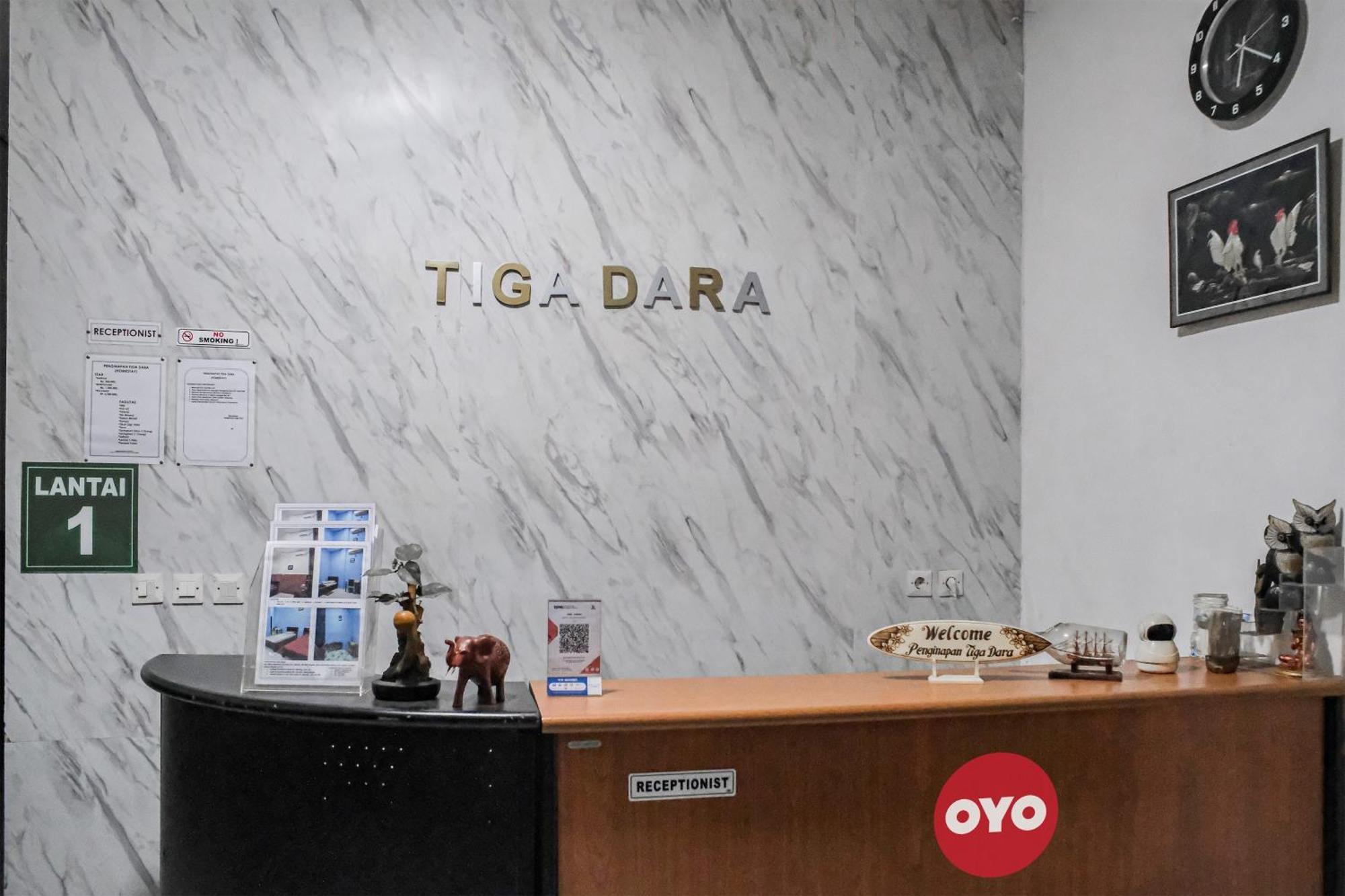 Oyo 93117 Penginapan Tiga Dara Jayapura Exterior foto