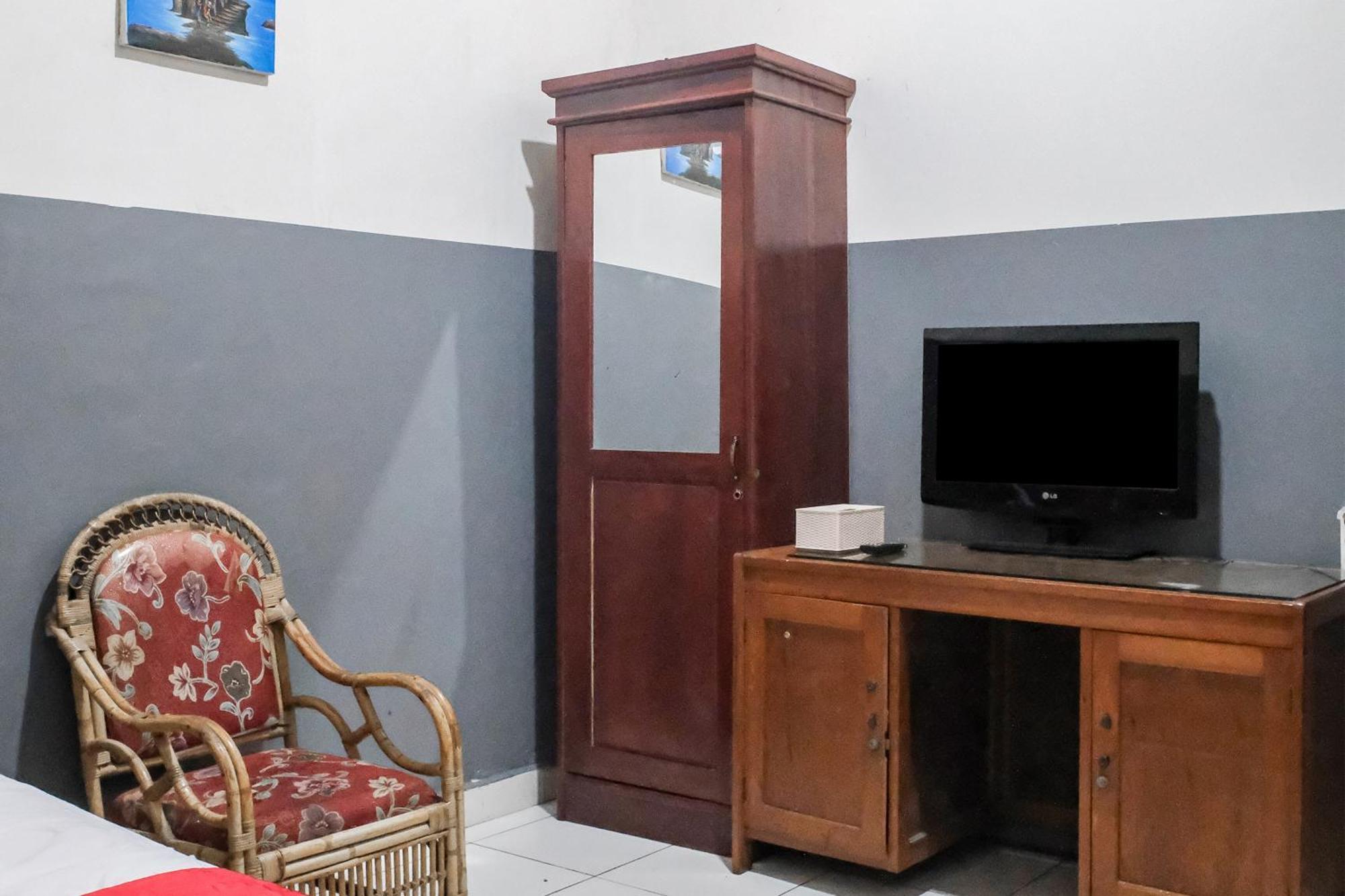 Oyo 93117 Penginapan Tiga Dara Jayapura Exterior foto